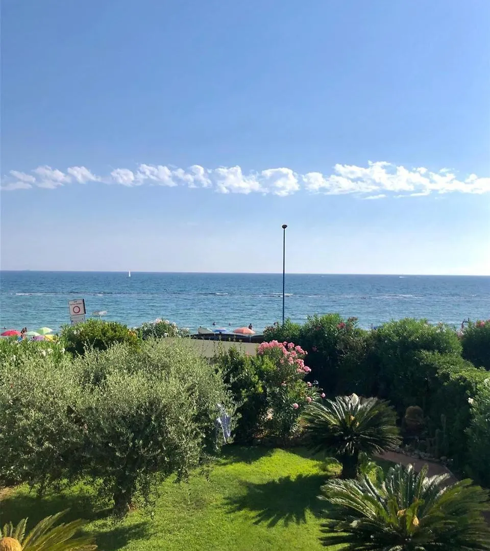 Villa Il Giardino Sul Mare Follonica Italien